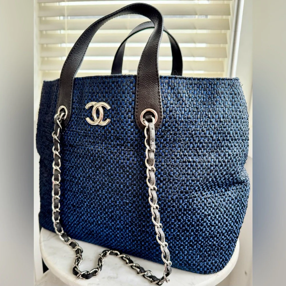 CHANEL Bag - Picture 3 of 15